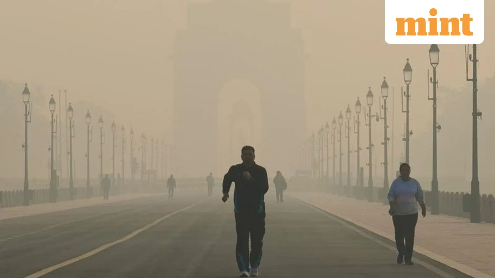 Delhi Air Quality Stays ‘Poor’; Shallow Fog Reported