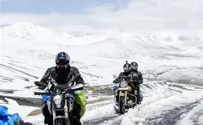 “Chill-Proof Your Ride: 5 Smart Tips to Stay Warm on Bikes and Autos”